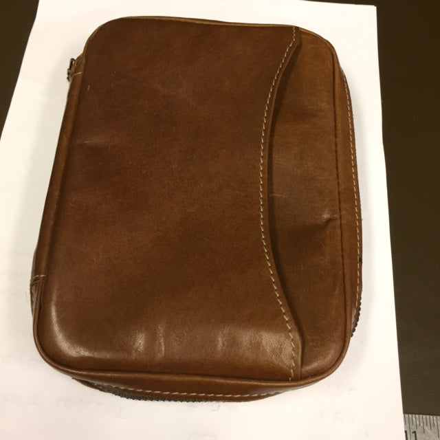 men’s business travel pouch