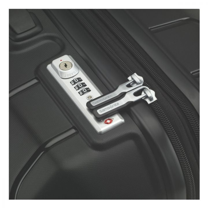 samsonite freeform 21" spinner with luggage tag