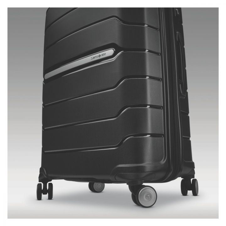 samsonite freeform 21" spinner with luggage tag